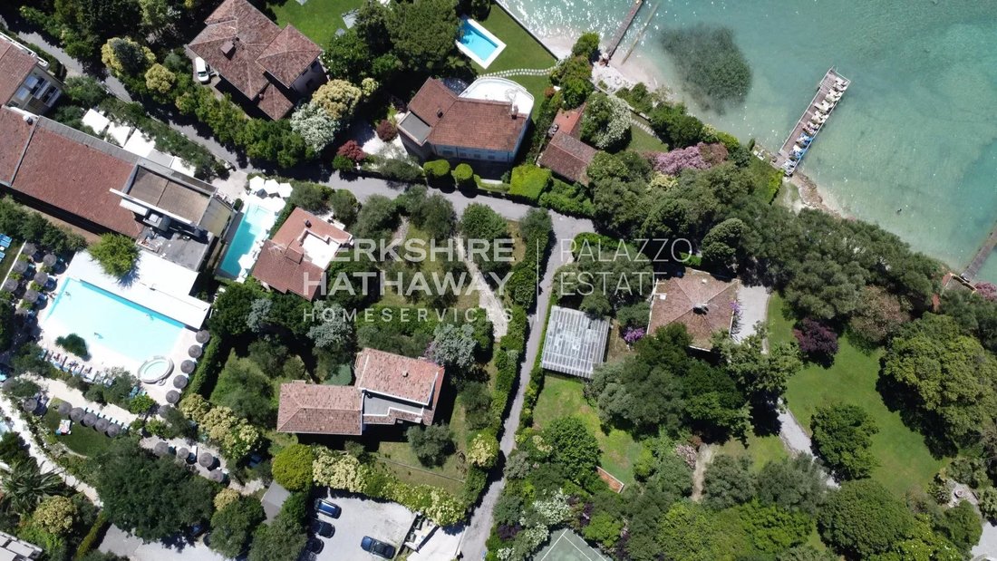 Villa in Center, Sirmione, Lombardy 5 - 15778609