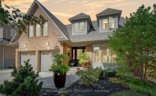 House in Oakville, Ontario, Canada 1