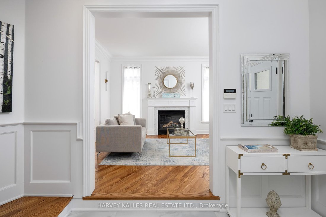 House in Toronto, Ontario, Canada 4 - 15779476
