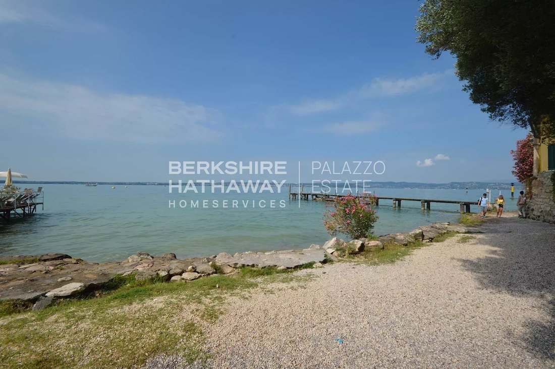 Villa in Center, Sirmione, Lombardy 4 - 15778609