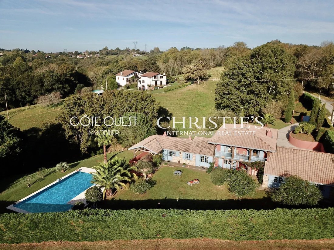 Villa in Mendi-Choko-Karrikatxar-Olhette, Urrugne, France 2 - 15167028