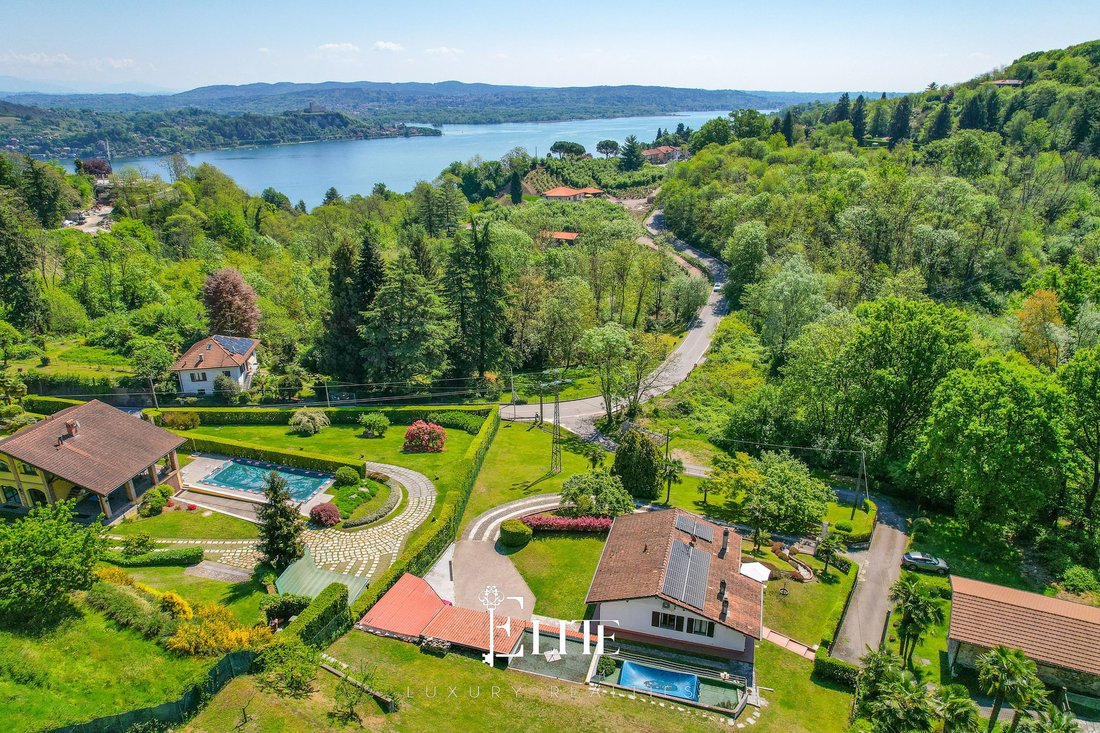 Villa in Arona, Piedmont, Italy 1 - 15782208
