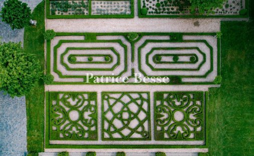 Château 3800 M² Sur Terrain 22ha