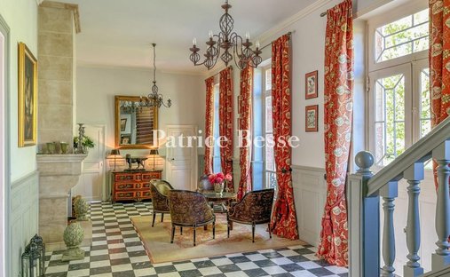 Château 3800 M² Sur Terrain 22ha