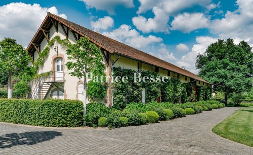 Château 3800 M² Sur Terrain 22ha