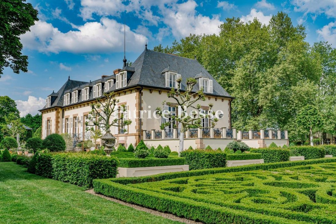 Whispers of the Wild: A Secluded 110-Hectare Hunting Domain in Auvergne’s Golden Heart