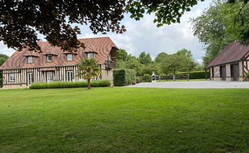 2h From Paris, In The Heart Of The Pays D’auge Area. A Listed 16th /18th Century Chateau Set In Abou