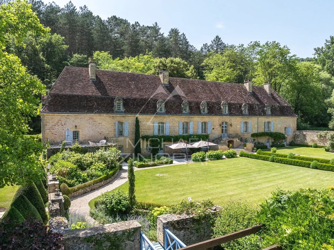 Estate in Saint-Felix-de-Reillac-et-Mortemart, Nouvelle-Aquitaine, France 1 - 15782955