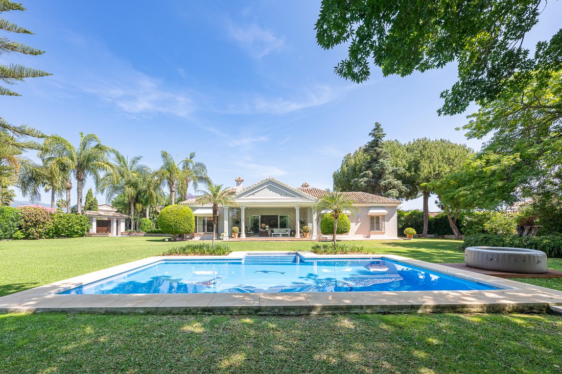 Villa in Guadalmina Alta, San Pedro de Alcantara, Spain 1 - 15782260