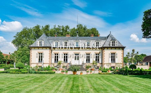 Château 3800 M² Sur Terrain 22ha
