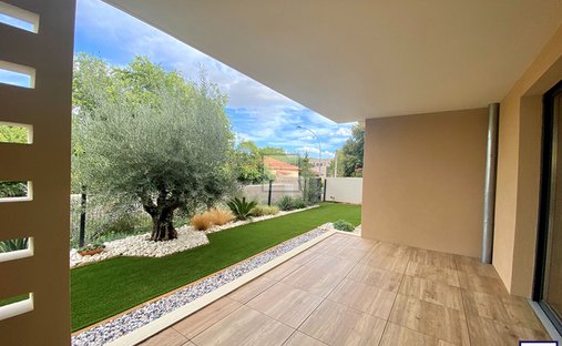 Apartment in Granettes-Jauberte-Sainte Anne, Aix-en-Provence, France 1