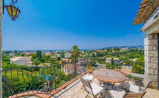 Villa in Fontmerle, Antibes, France 1