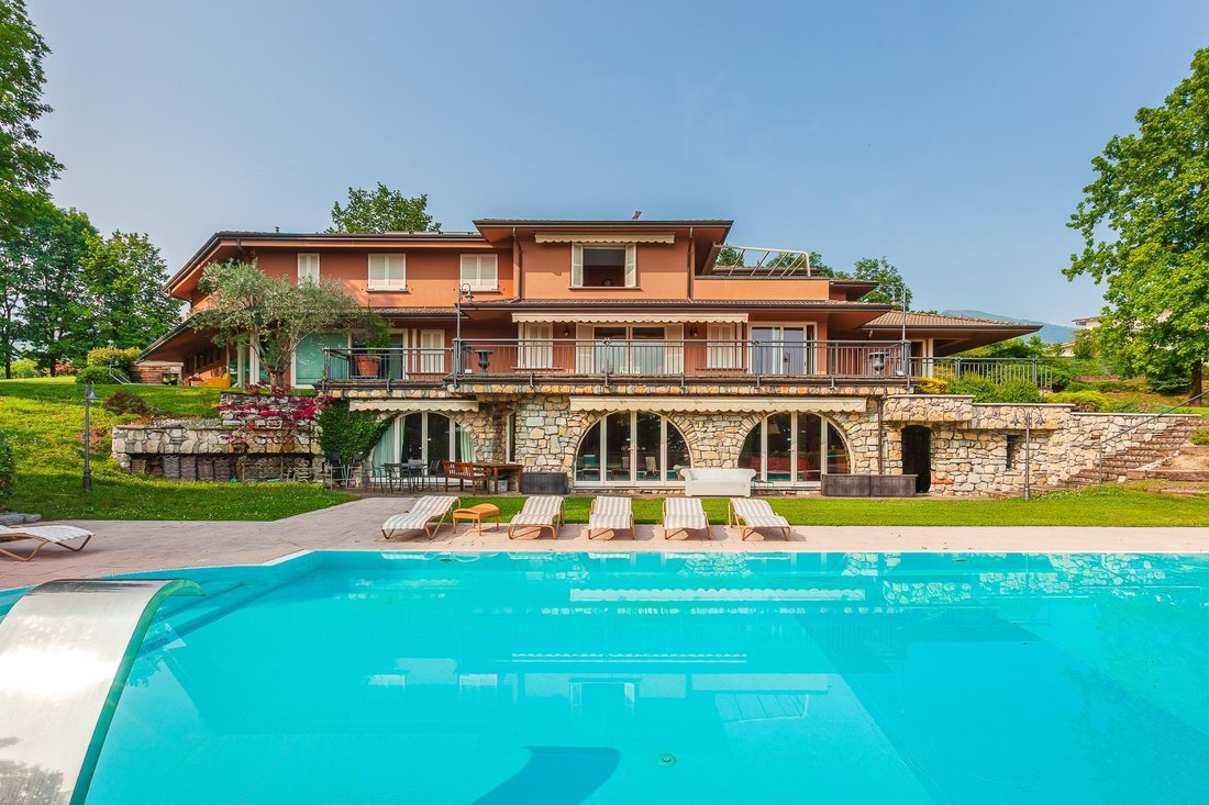 Villa in Longone Al Segrino, Lombardy, Italy 1 - 15169912