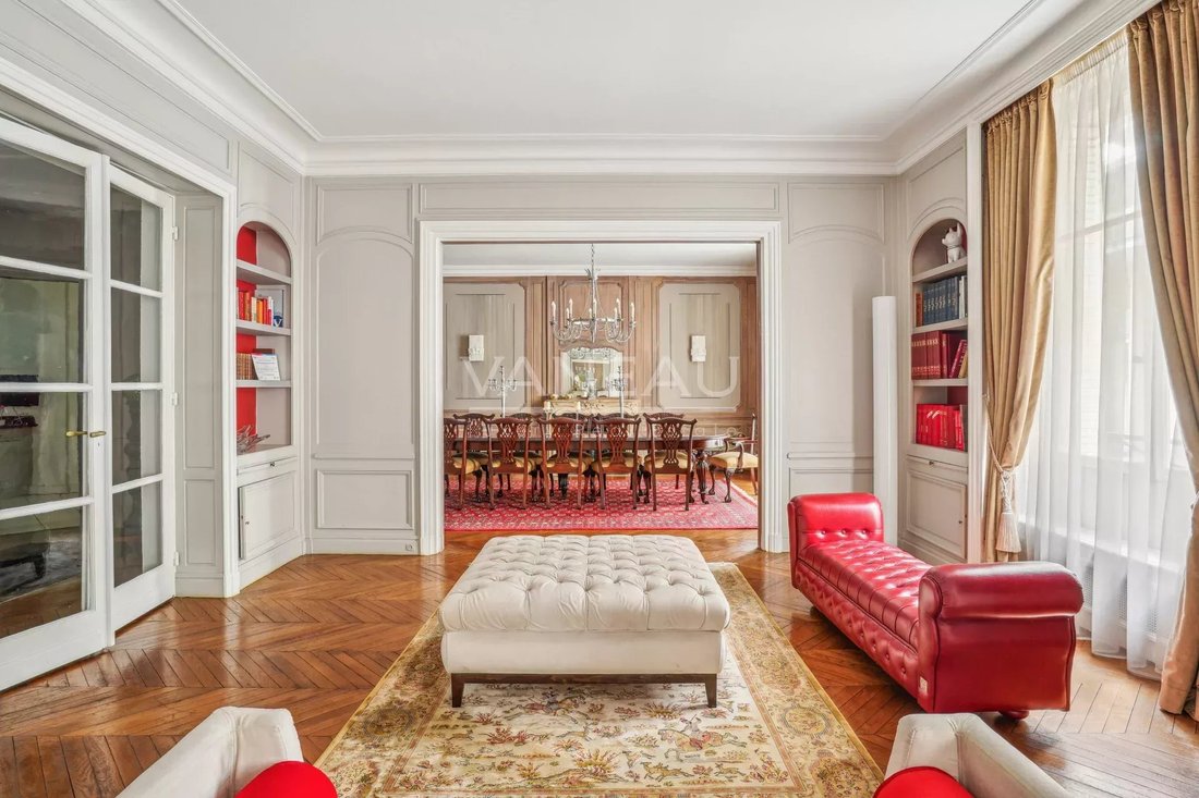 Apartment in Chaillot, Paris 16e Arrondissement, Paris 2 - 14707224