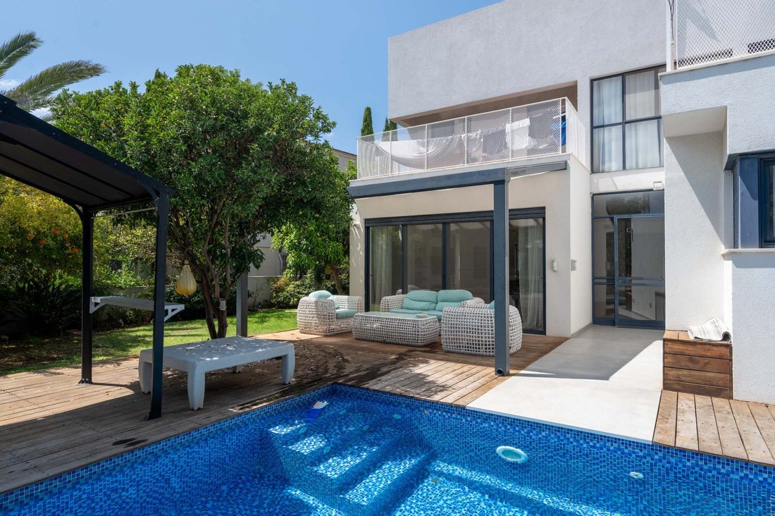 House in Or Akiva, Haifa District, Israel 1 - 14706190