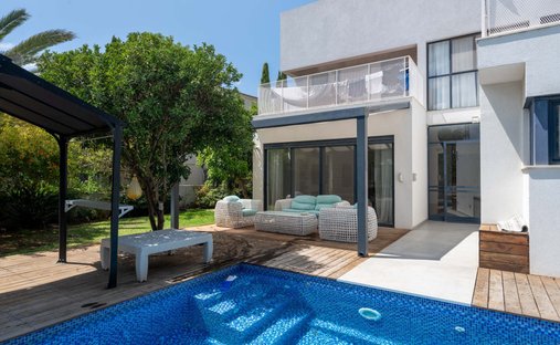 House in Or Akiva, Haifa District, Israel 1