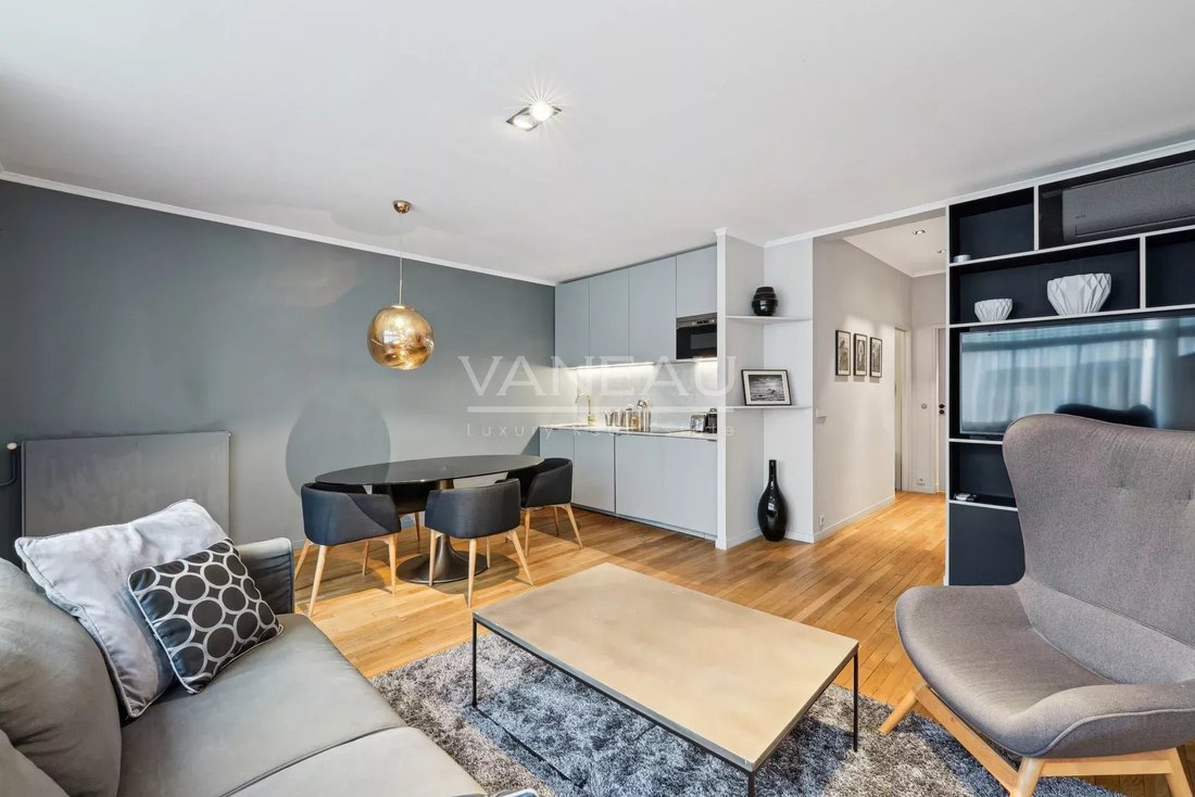 Apartment in Elysées-Madeleine, Paris 8e Arrondissement, Paris 4 - 15162177