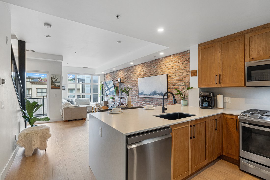 Townhouse in Port Moody, British Columbia, Canada 1 - 15787389