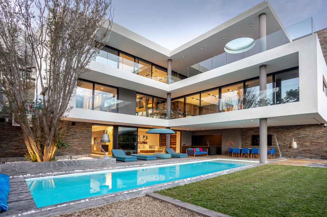 House in Bakoven, Cape Town, South Africa 1 - 15783786