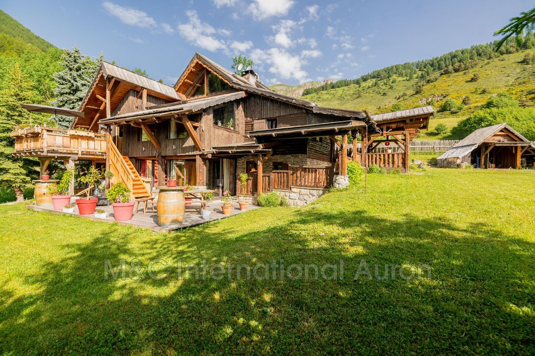 Villa in Saint-Etienne-de-Tinée, Provence-Alpes-Côte d'Azur, France 2 - 15778644
