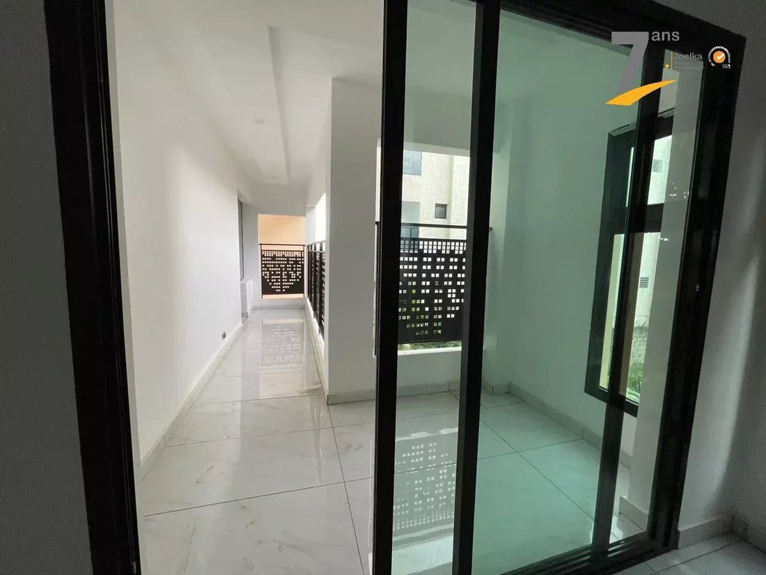 Villa in Abidjan, Abidjan Autonomous District, Côte d'Ivoire 2 - 14782782