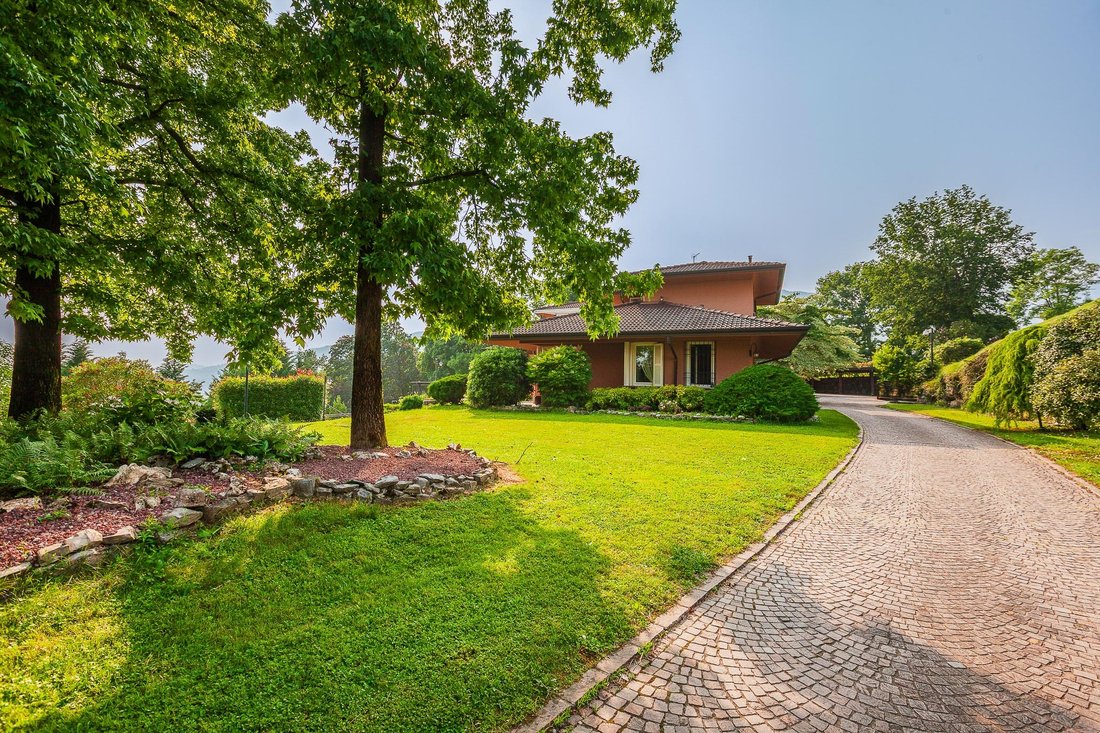Villa in Longone Al Segrino, Lombardy, Italy 4 - 15169912