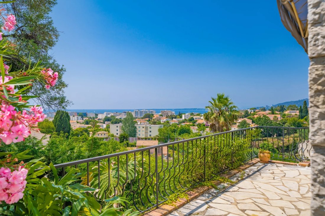 Villa in Fontmerle, Antibes, France 2 - 15784862