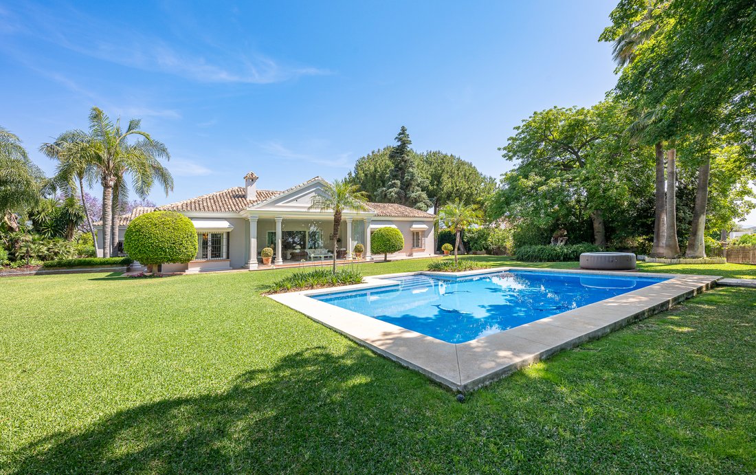 Villa in Guadalmina Alta, San Pedro de Alcantara, Spain 1 - 15782260