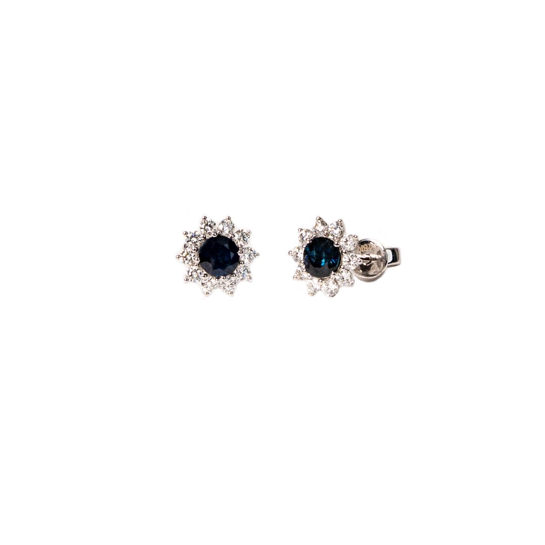 Earring in Tavistock, England, United Kingdom 4 - 15374447