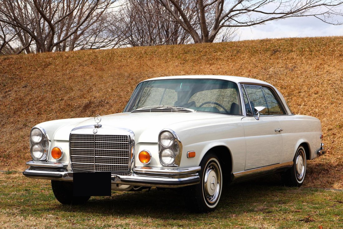 Coupe in Shinjuku City, Tokyo, Japan 2 - 15790135