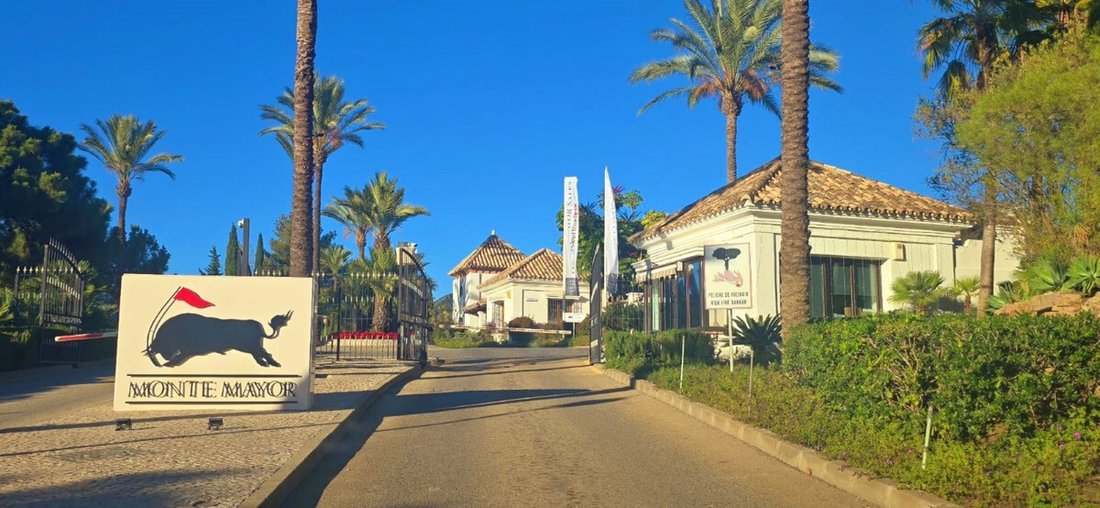 Land in Benahavis, Andalusia, Spain 2 - 15202571
