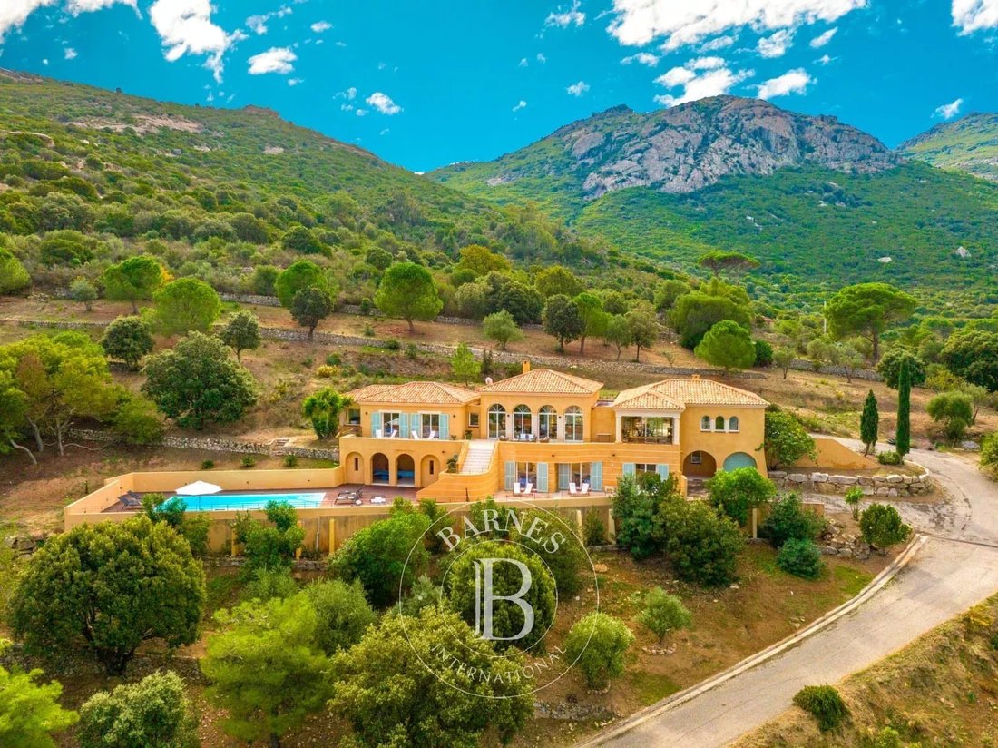 Villa in Secteur Périphérique, Calvi, France 2 - 12960291