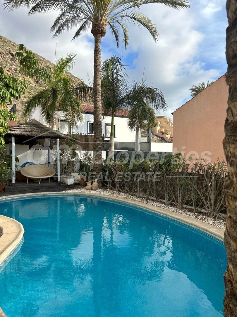 Villa in Los Cristianos, Canary Islands, Spain 1 - 15791107