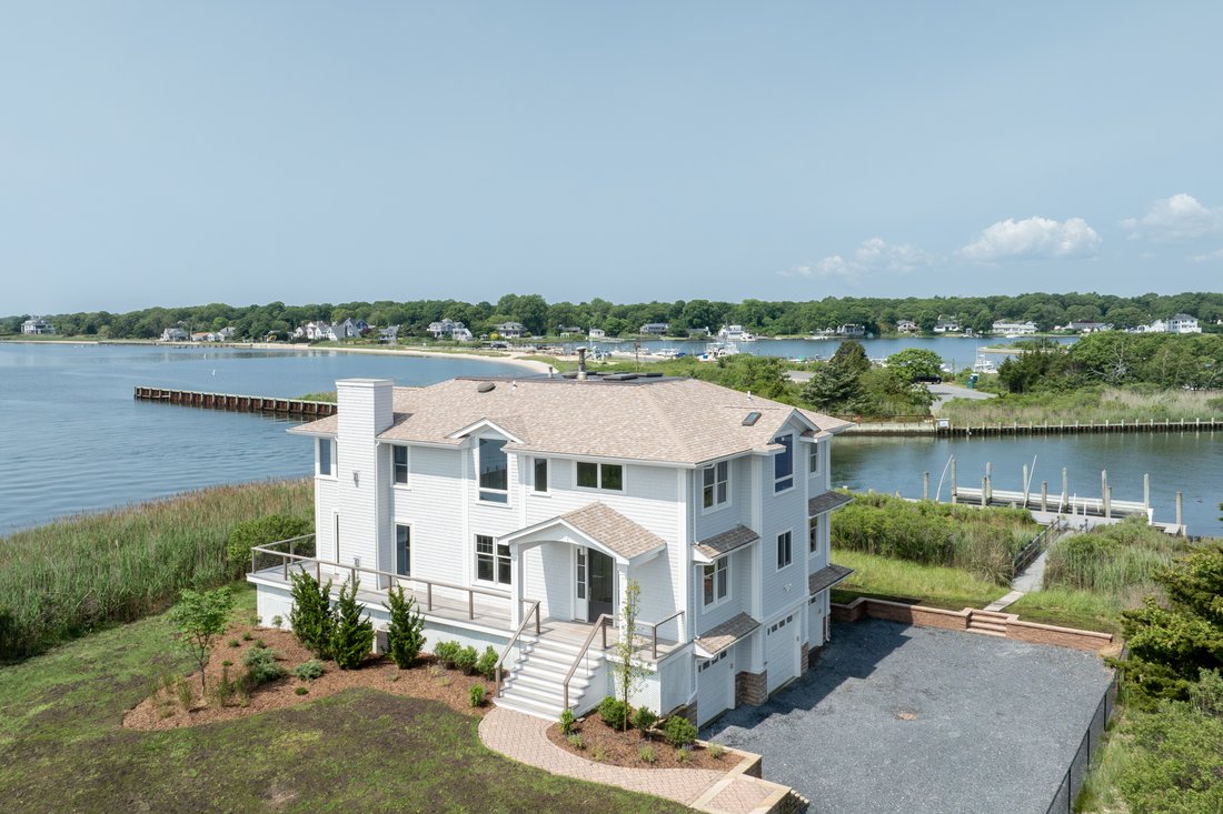 House in Center Moriches, New York, United States 4 - 15791303