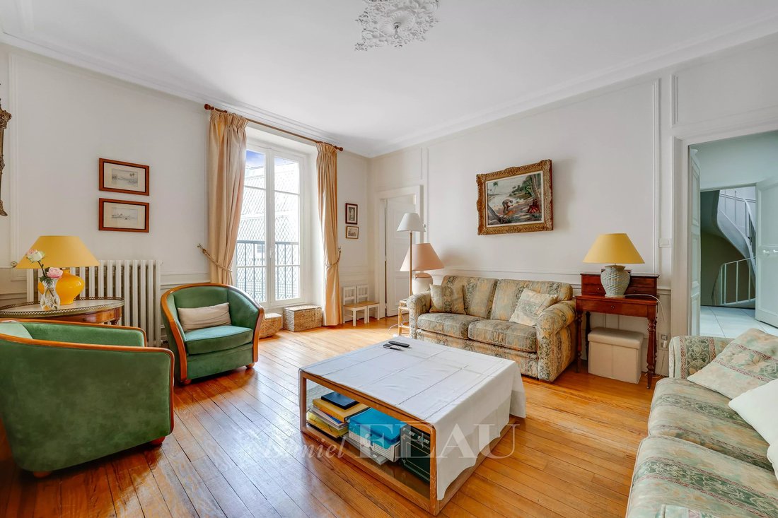 Townhouse in Notre Dame, Versailles, France 1 - 15791897