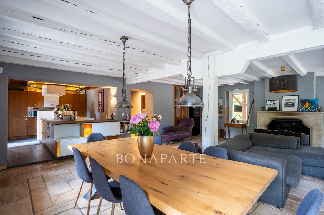A Timeless Equestrian Estate Where Stone and Sky Embrace