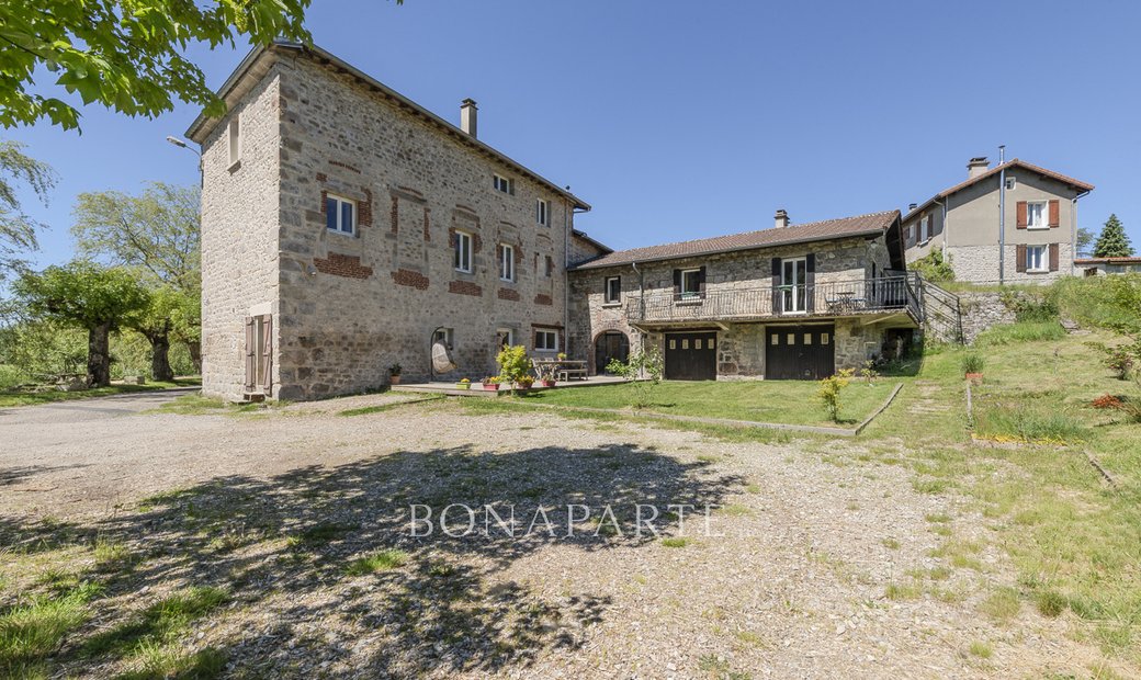 Propriété D’exception Entièrement Meublée Dans Le Parc Du Pilat