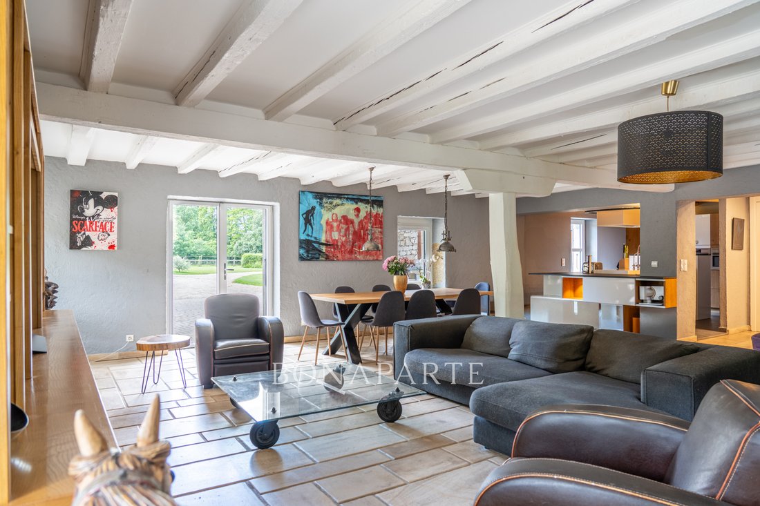 A Timeless Equestrian Estate Where Stone and Sky Embrace