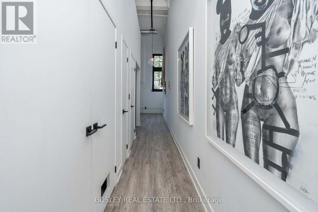 House in Toronto, Ontario, Canada 5 - 15794000
