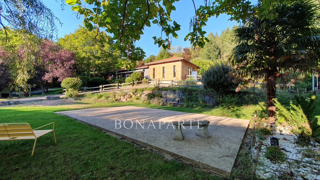 Le Rêve Vert: A Secluded Auvergne Estate Where Time Stands Still