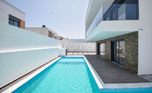 House in Corroios, Setubal, Portugal 1