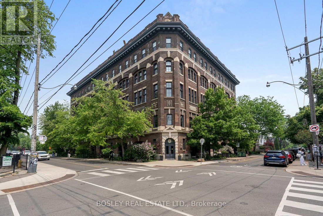 House in Toronto, Ontario, Canada 1 - 15794000