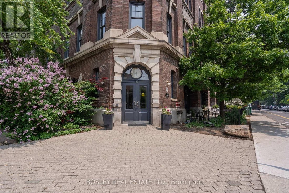 House in Toronto, Ontario, Canada 2 - 15794000