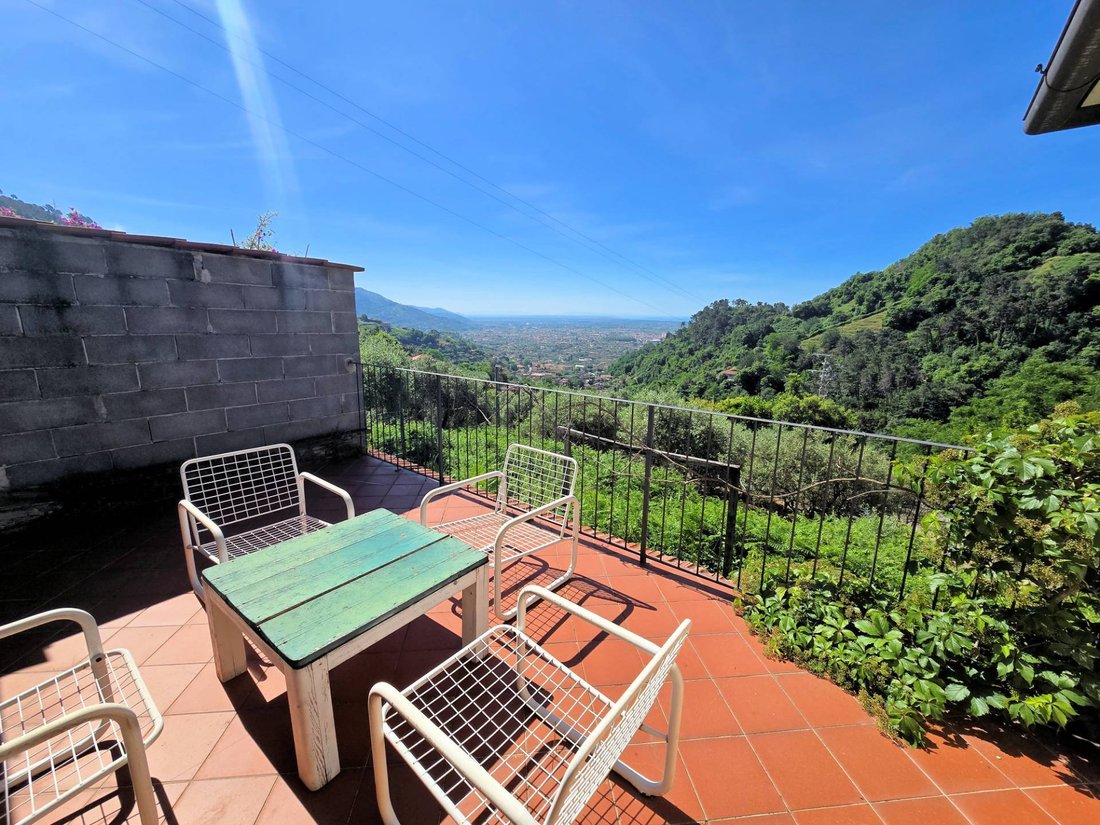 House in Pietrasanta, Tuscany, Italy 2 - 15793914