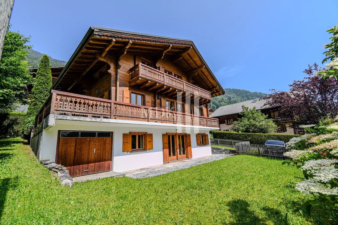 Magnificent Chalet Ideally Located In The Heart Of The Village