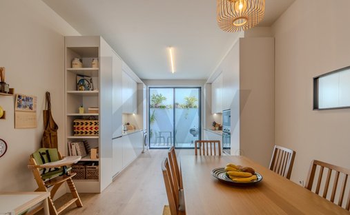 House in Gloria e Vera Cruz, Portugal 1