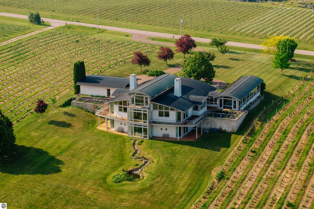 House in Traverse City, Michigan, United States 4 - 15693083