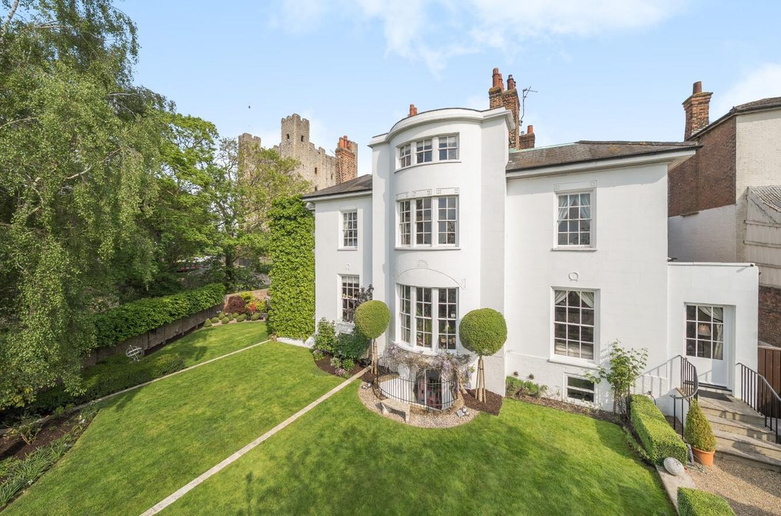 Townhouse in Troy Town, Chatham, England 1 - 15793404