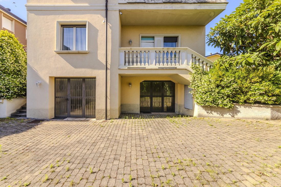 Villa in Arese, Lombardy, Italy 4 - 15793216