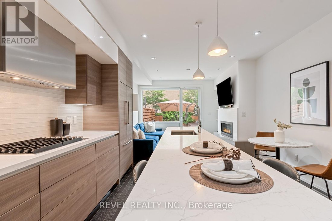 House in Toronto, Ontario, Canada 2 - 15794005
